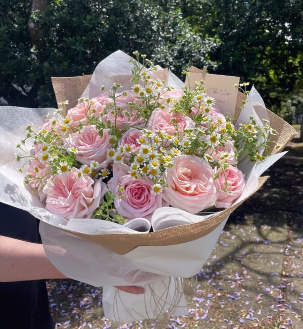 pastel pink roses for romantic weddings